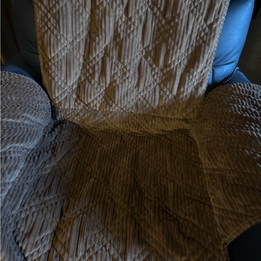 Slip Cover For Recliner Chair.
Used a short time, but good condition.